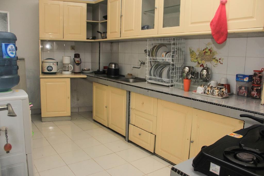Pele Guesthouse Bandung Bagian luar foto