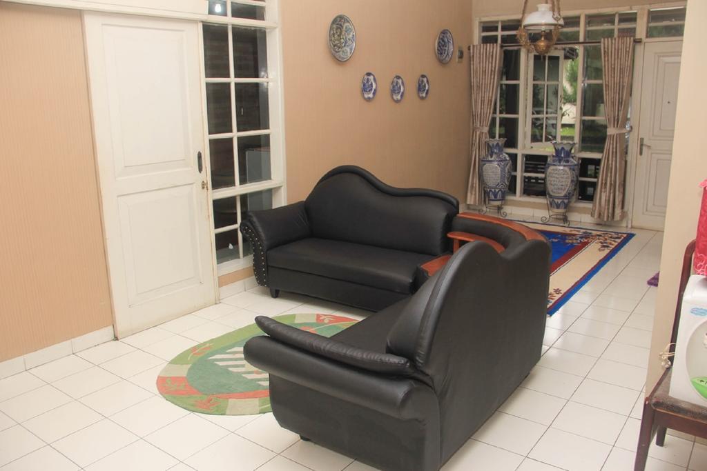 Pele Guesthouse Bandung Bagian luar foto