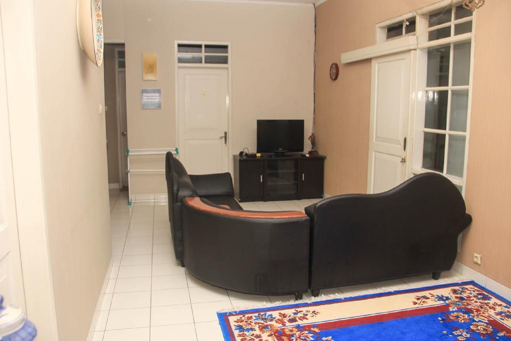 Pele Guesthouse Bandung Bagian luar foto