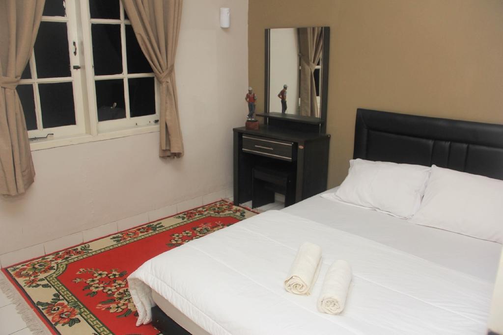 Pele Guesthouse Bandung Bagian luar foto