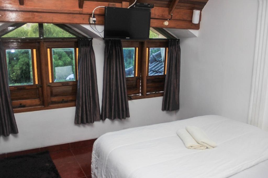 Pele Guesthouse Bandung Bagian luar foto