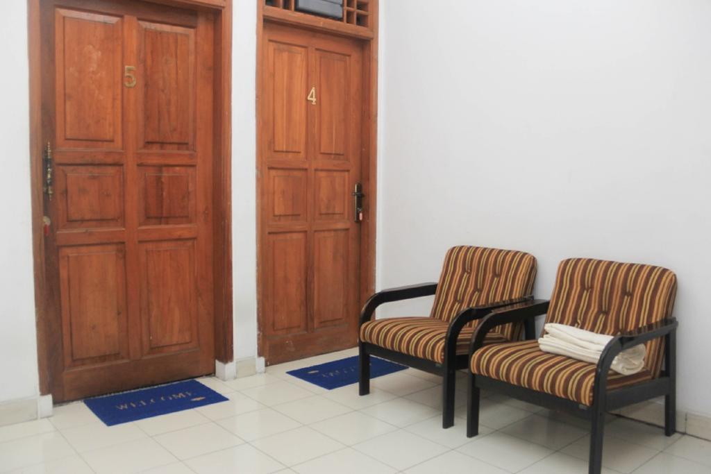 Pele Guesthouse Bandung Bagian luar foto
