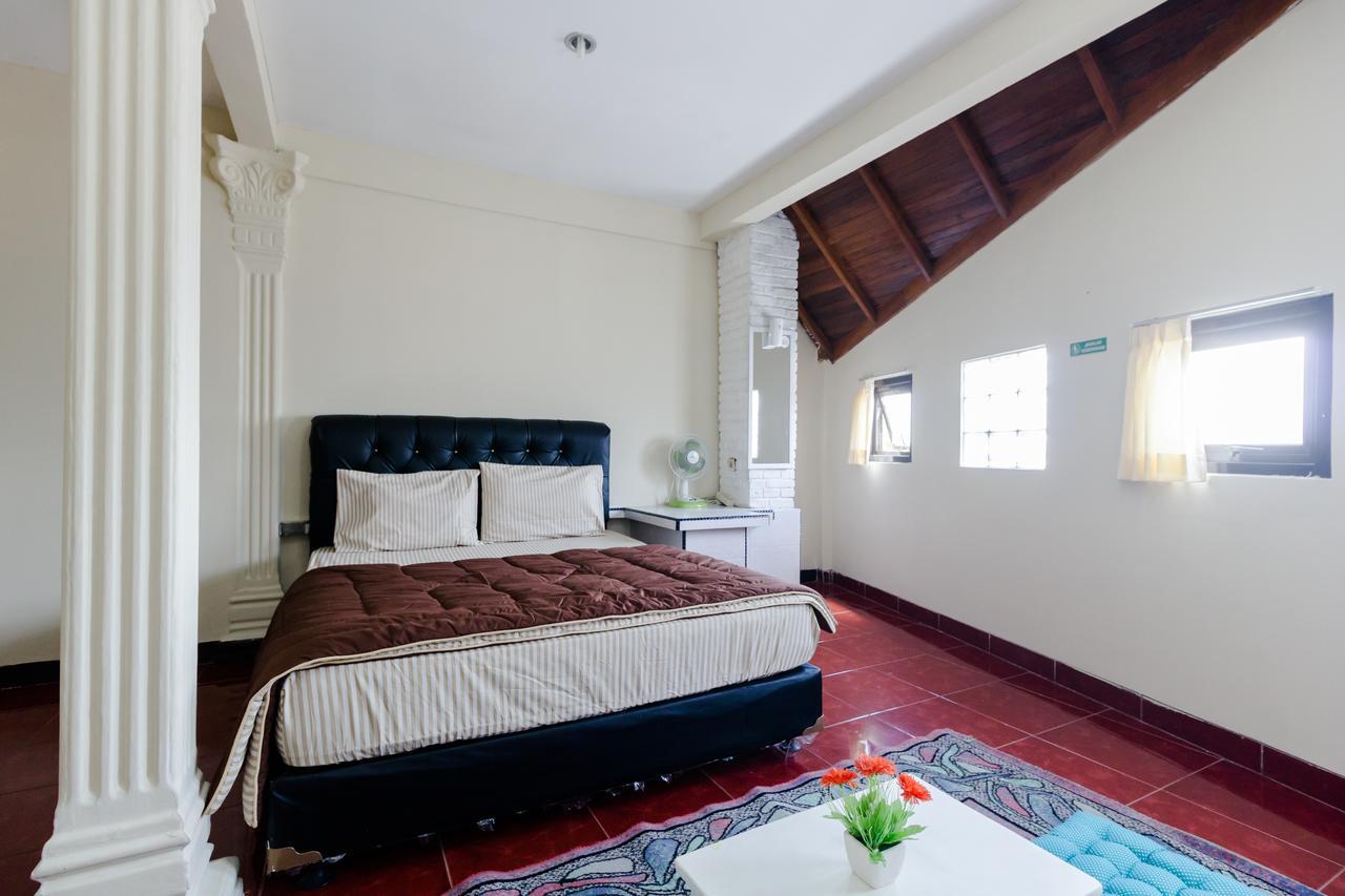 Pele Guesthouse Bandung Bagian luar foto