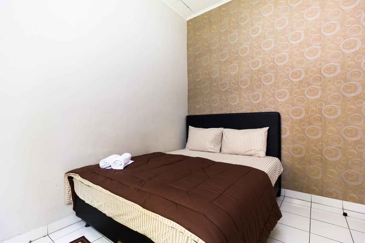 Pele Guesthouse Bandung Bagian luar foto