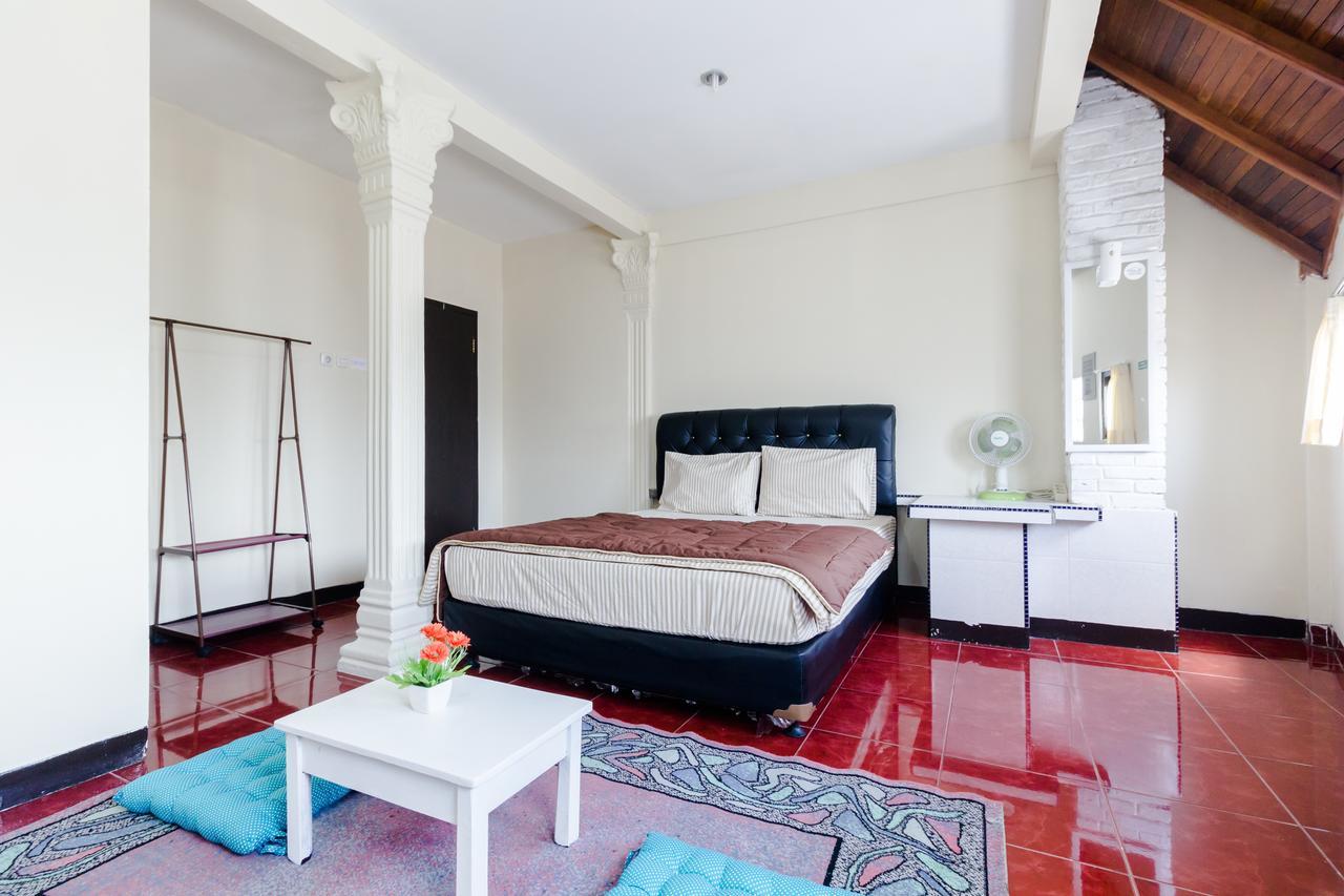 Pele Guesthouse Bandung Bagian luar foto