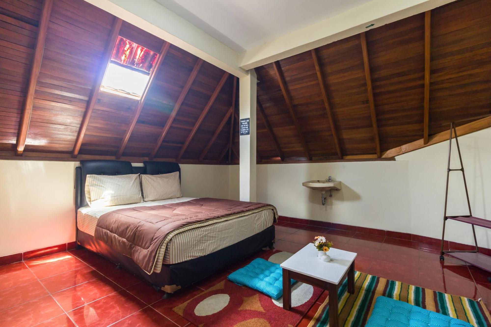 Pele Guesthouse Bandung Bagian luar foto