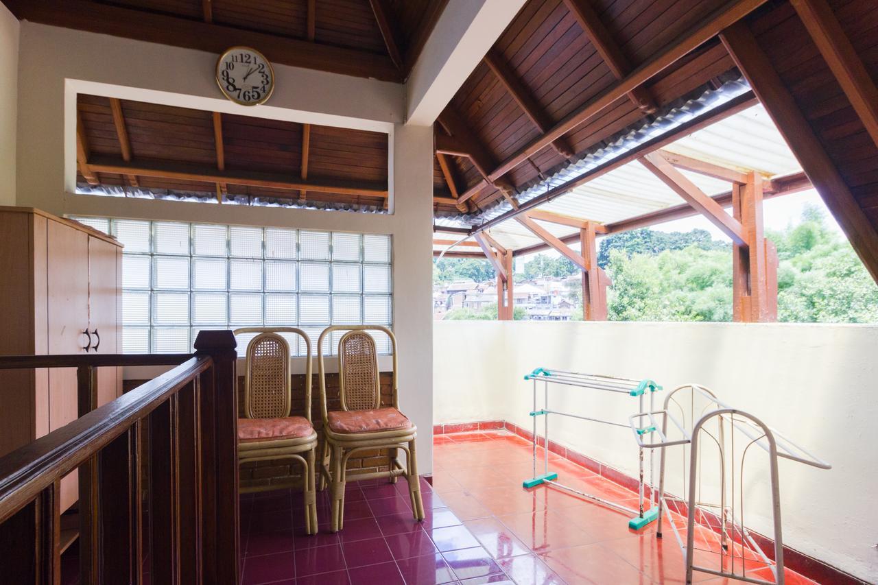 Pele Guesthouse Bandung Bagian luar foto