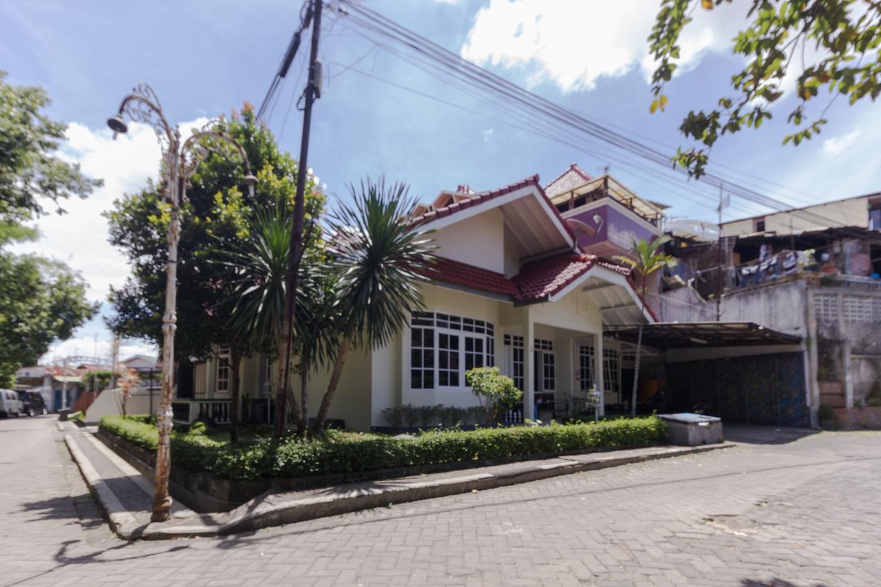 Pele Guesthouse Bandung Bagian luar foto