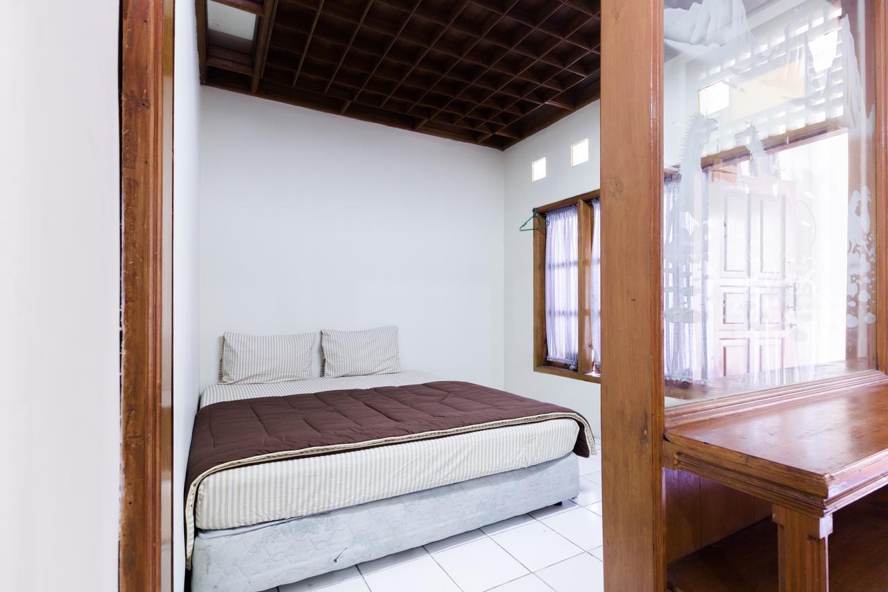 Pele Guesthouse Bandung Bagian luar foto