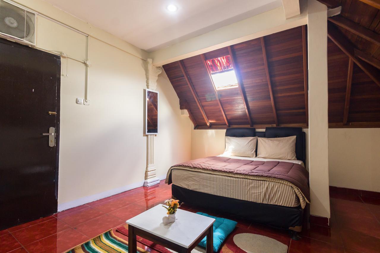 Pele Guesthouse Bandung Bagian luar foto