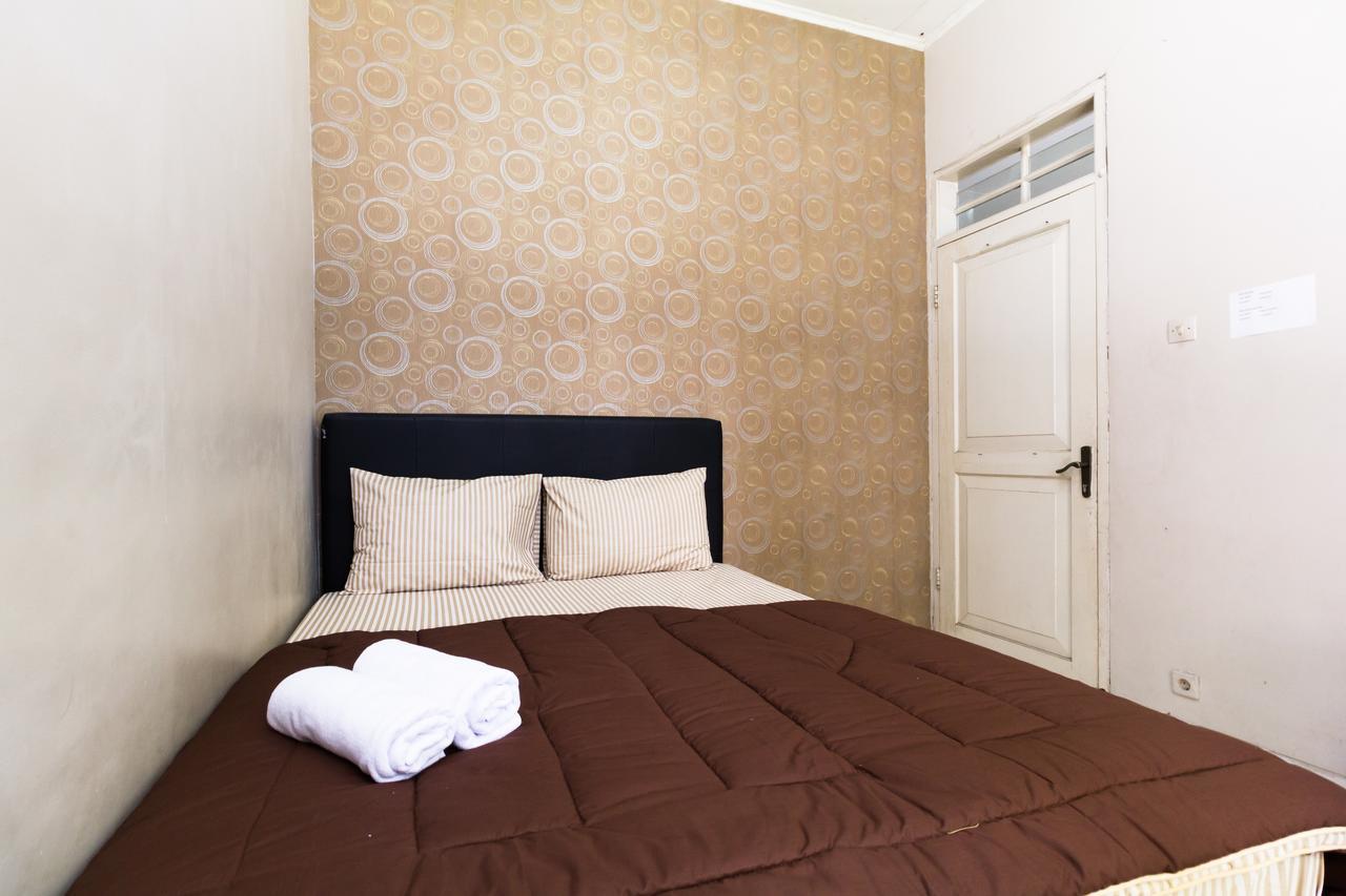 Pele Guesthouse Bandung Bagian luar foto