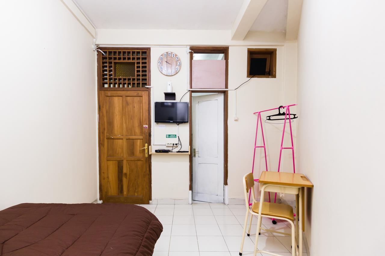 Pele Guesthouse Bandung Bagian luar foto