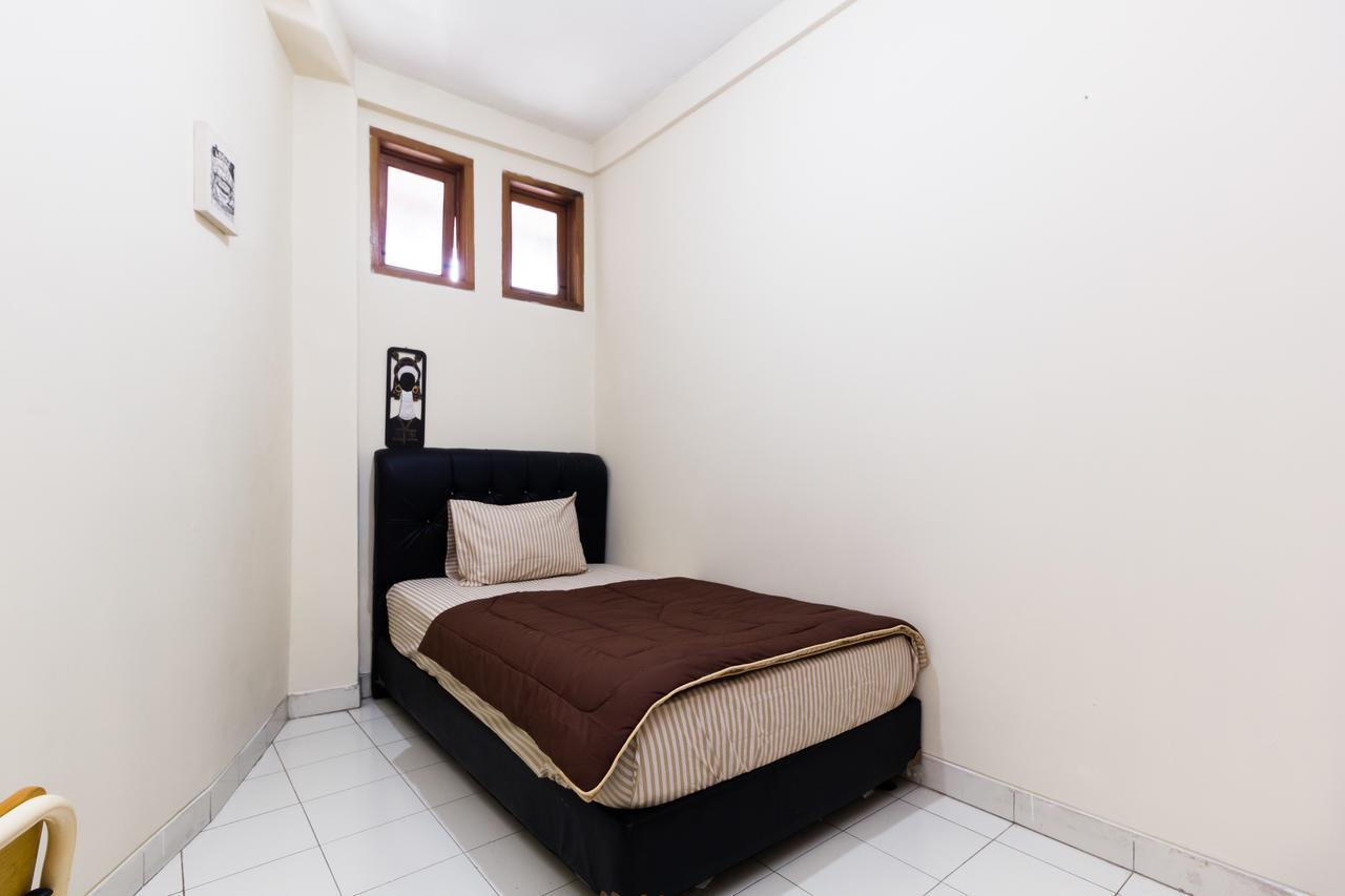 Pele Guesthouse Bandung Bagian luar foto