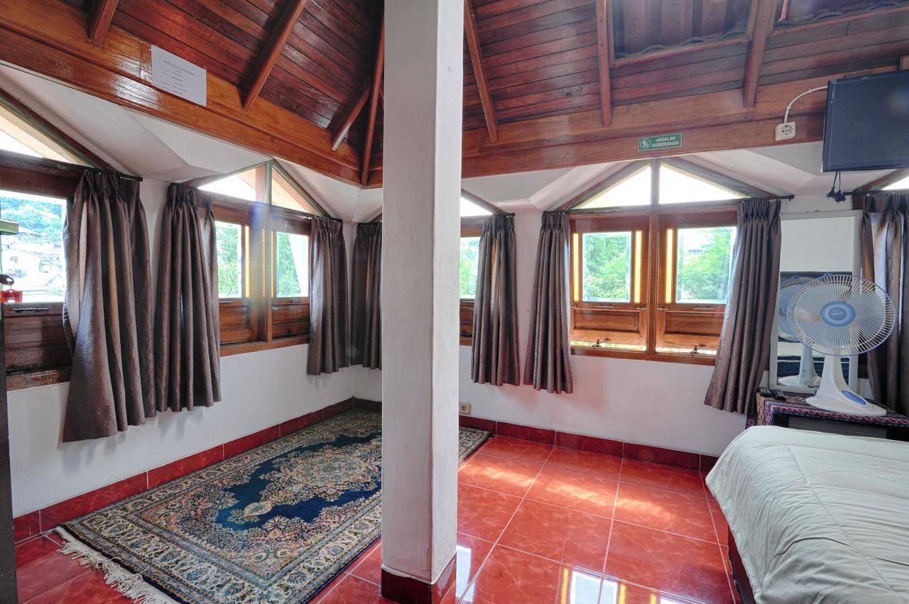 Pele Guesthouse Bandung Bagian luar foto